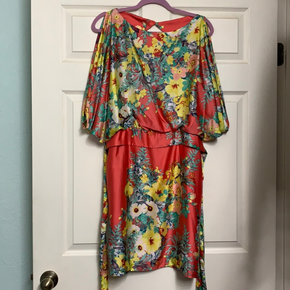 B. Smart Open Back Open Sleeve Dress